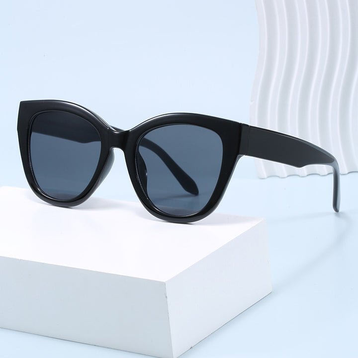 Women's extravagant sunglasses with fashionable design Bowlift