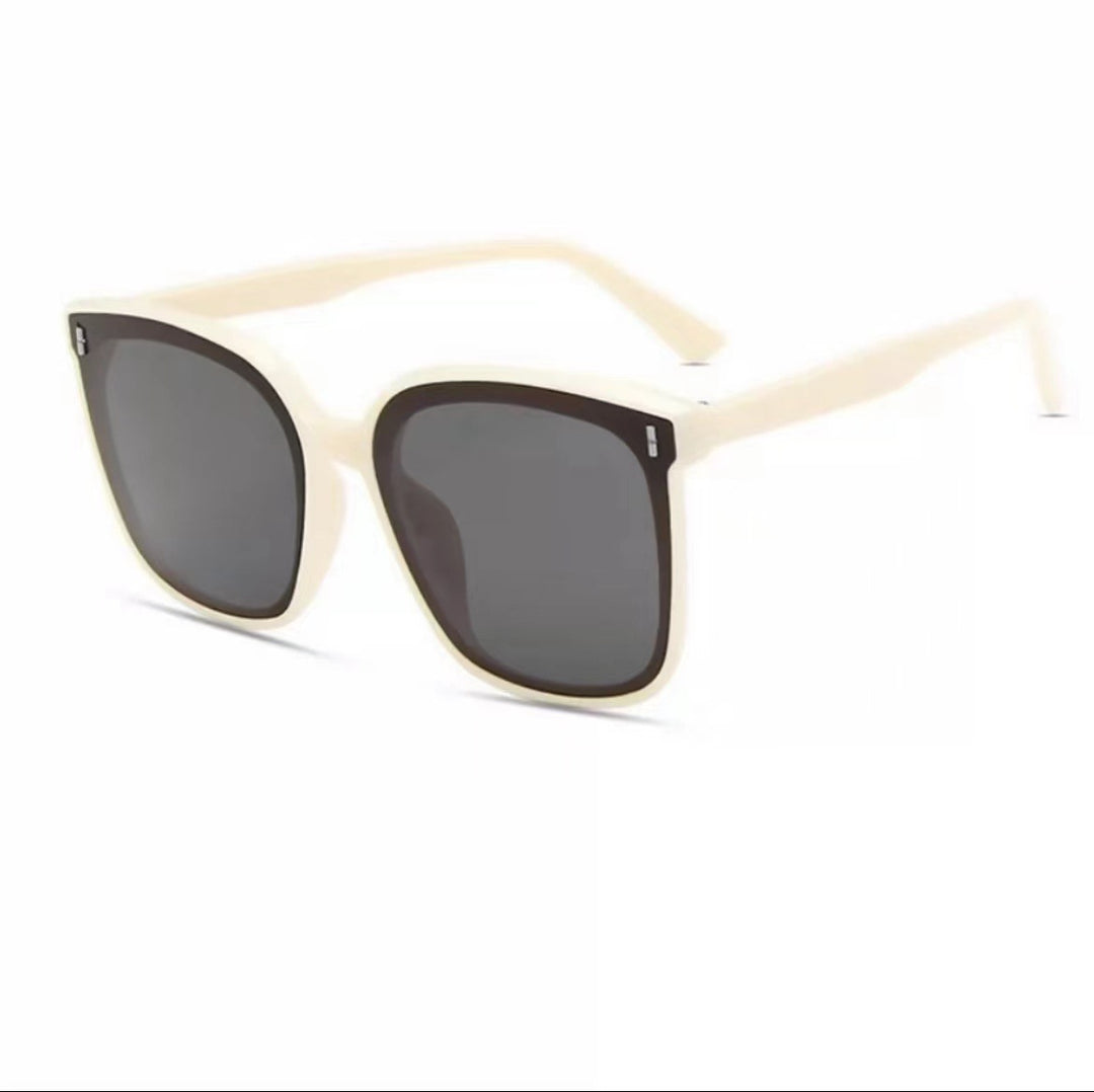 Fashion-Forward Oversized Butterfly Sunglasses Bowlift