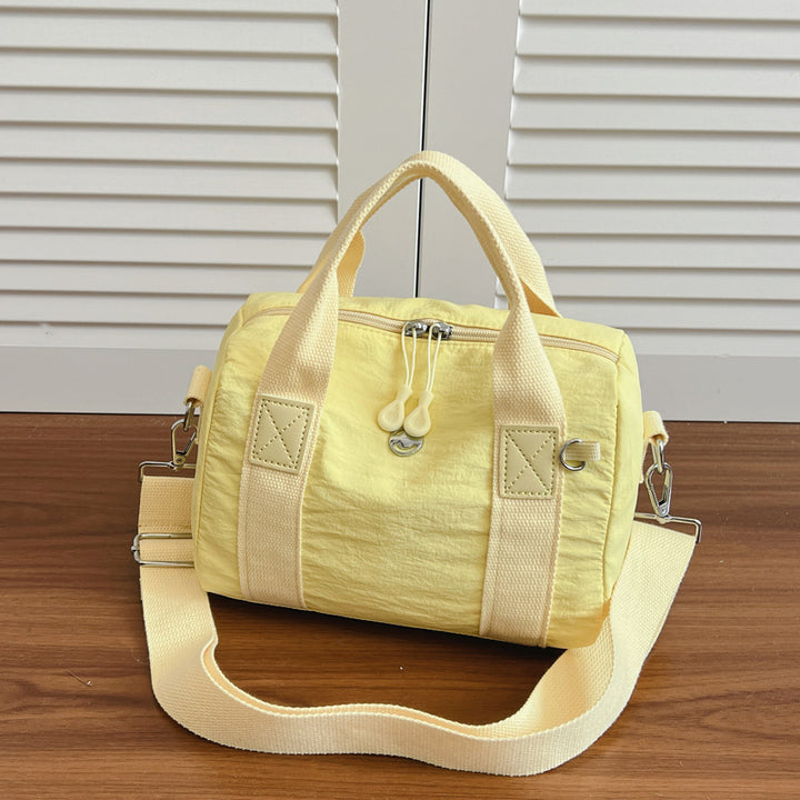 Stylish sports bag with adjustable shoulder strap Bowlift