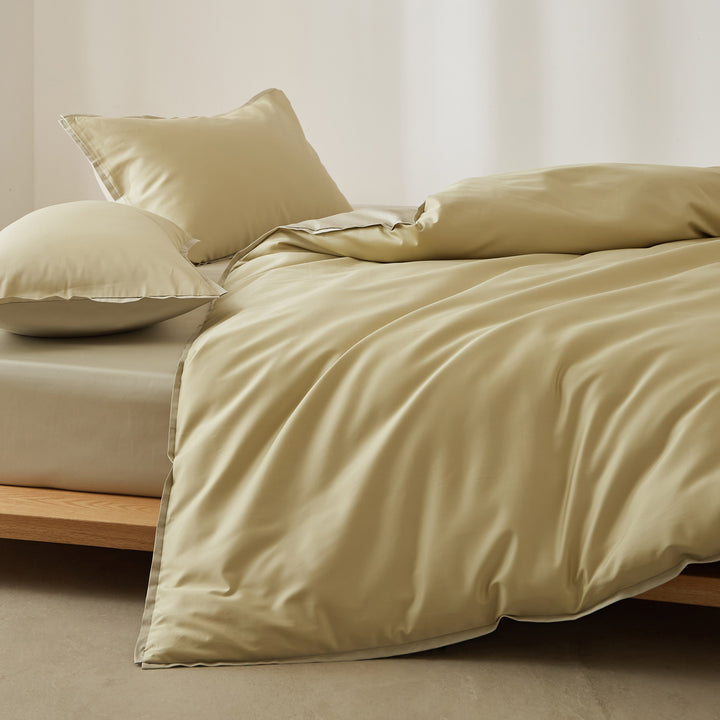 Luxurious cotton satin bedding set with fitted sheet and pillowcases