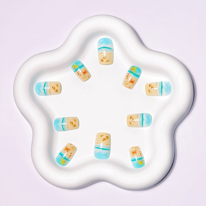 Artificial nails with maritime beach motif Bowlift