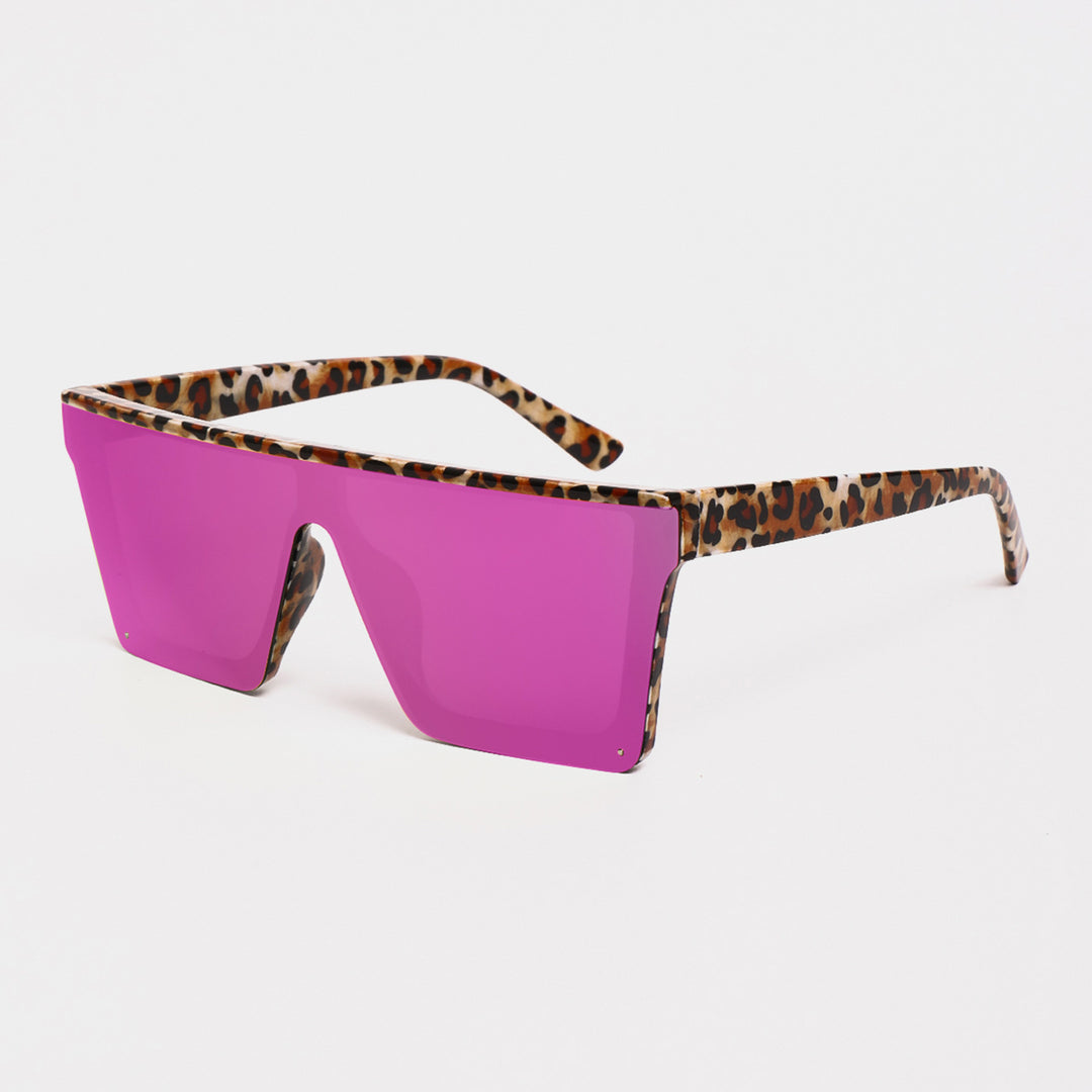 Women oversized sunglasses in futuristic design Bowlift