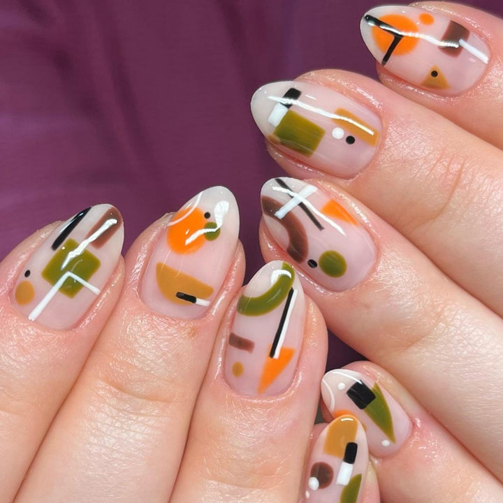 Artificial nails with geometric design Bowlift