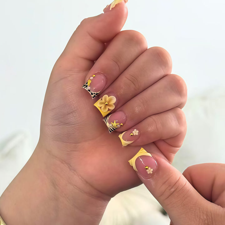 Floral Design Press-On Nail Extensions Bowlift