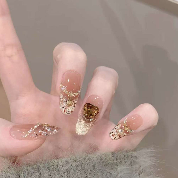 Artificial nails with glamorous rhinestone decorations Bowlift