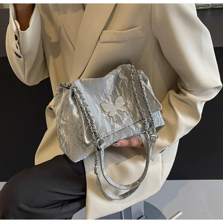 Elegant Handbag Bowlift