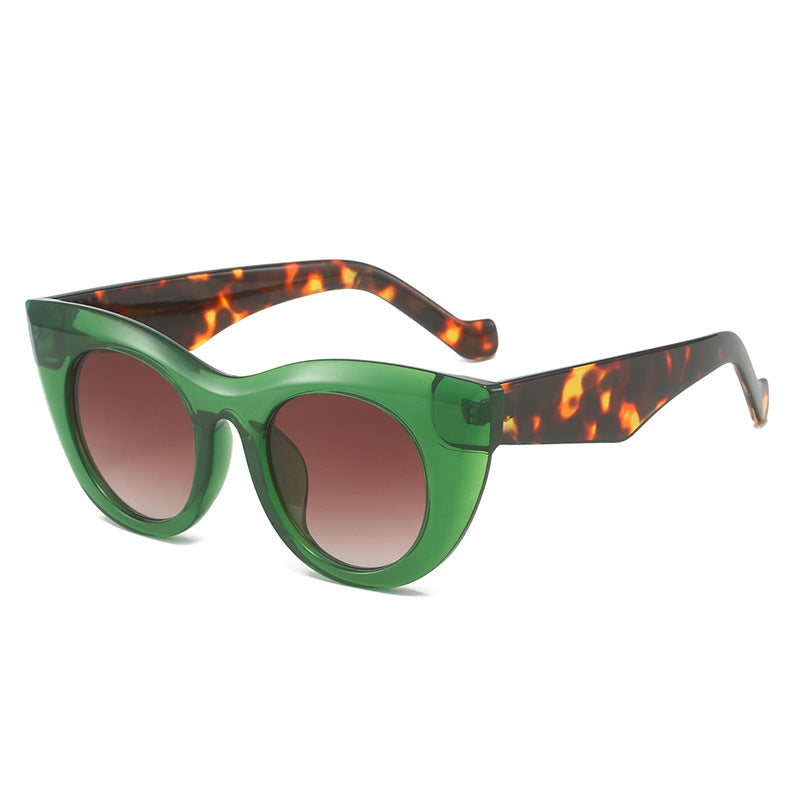 Ladies Cat-Eye Sunglasses with Wide Frame and UV Protection Bowlift