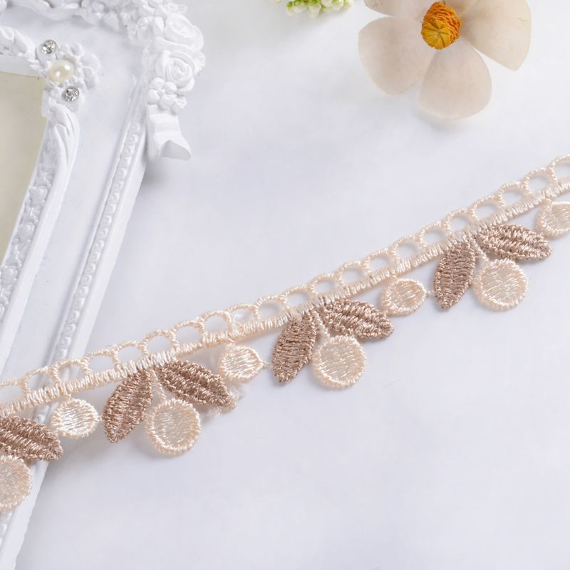 Delicate lace trim Bowlift