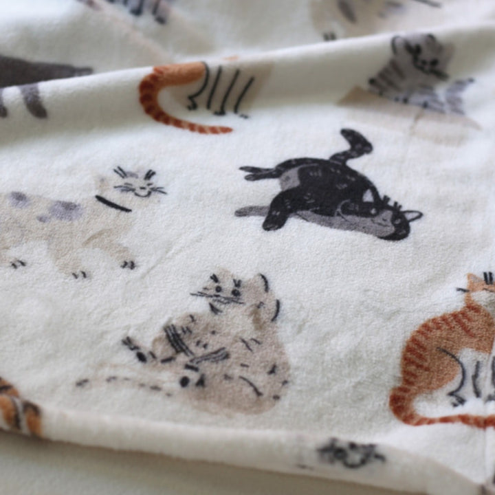 Cozy Unicorn-Themed Fleece Hoodie Blanket