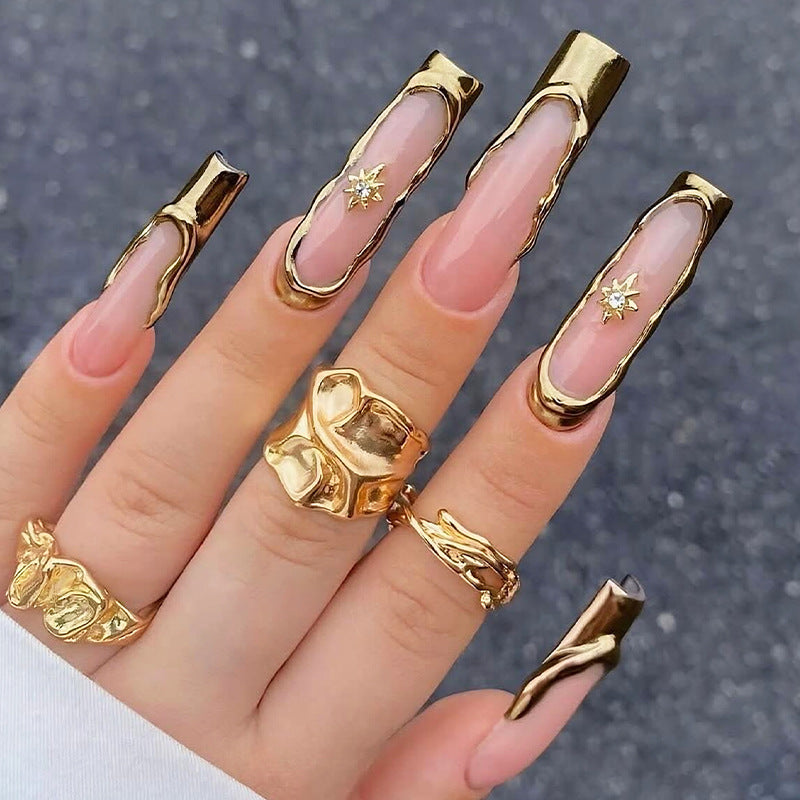 Elegant Press-On Nail Art Set with Gold Accent Design Bowlift