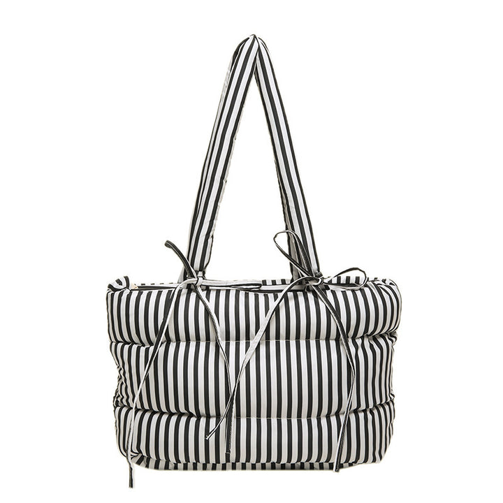Fashionable tote bag with quilted design Bowlift