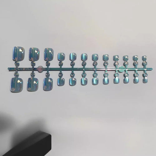 Artistic Press-On Nail Set with Iridescent Finish Bowlift