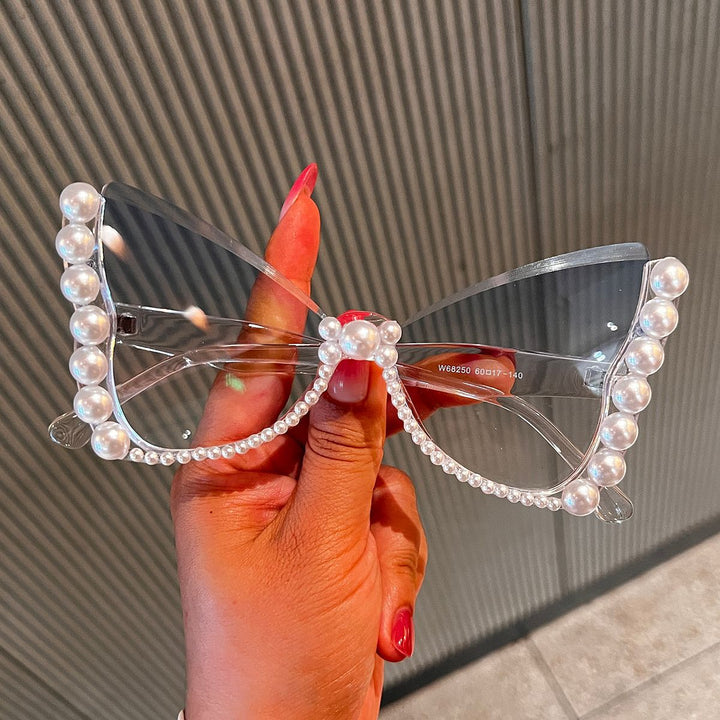 Women striking sunglasses with pearl decoration Bowlift