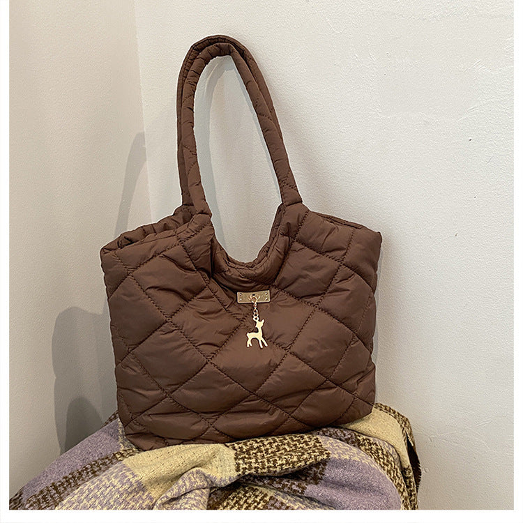 Stylish quilted tote bag Bowlift