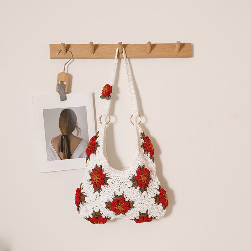 Handcrafted crochet handbag in floral design Bowlift