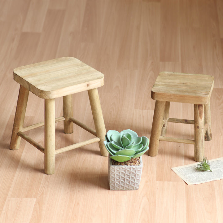 Robust stool made of solid wood Bowlift