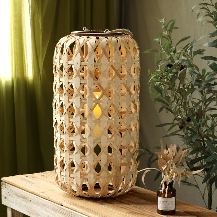 Handcrafted lantern in natural design Bowlift