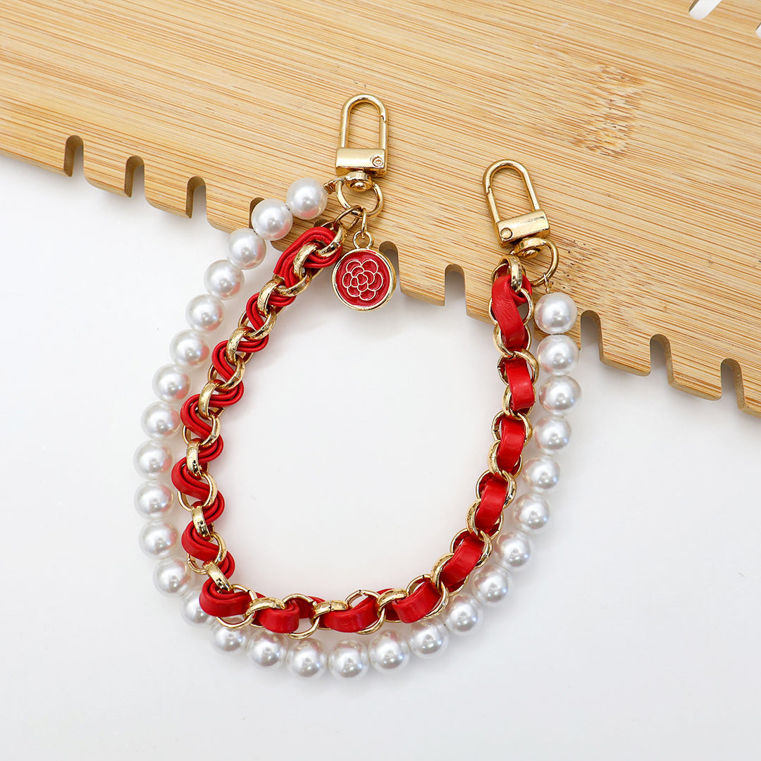 Chic Pearl-Chain Eyewear Holder Bowlift