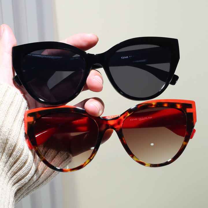 Ladies Cat-Eye Sunglasses with Extravagant Frame and UV Protection Bowlift