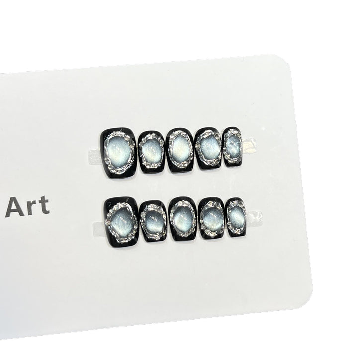 Glamorous Press-On Nail Art Set with Silver Accents Bowlift