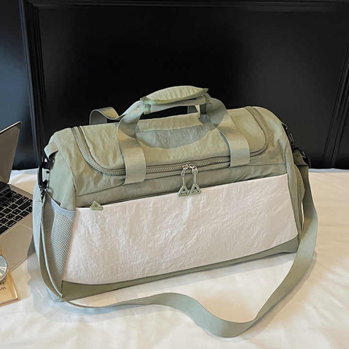Sporty travel bag with sturdy carrying handles Bowlift