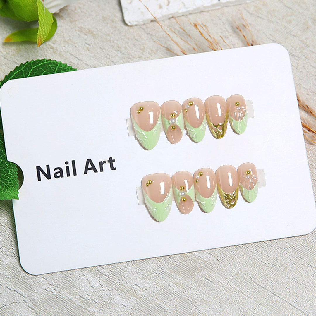 Nail Art Set with Floral and Golden Accents Bowlift