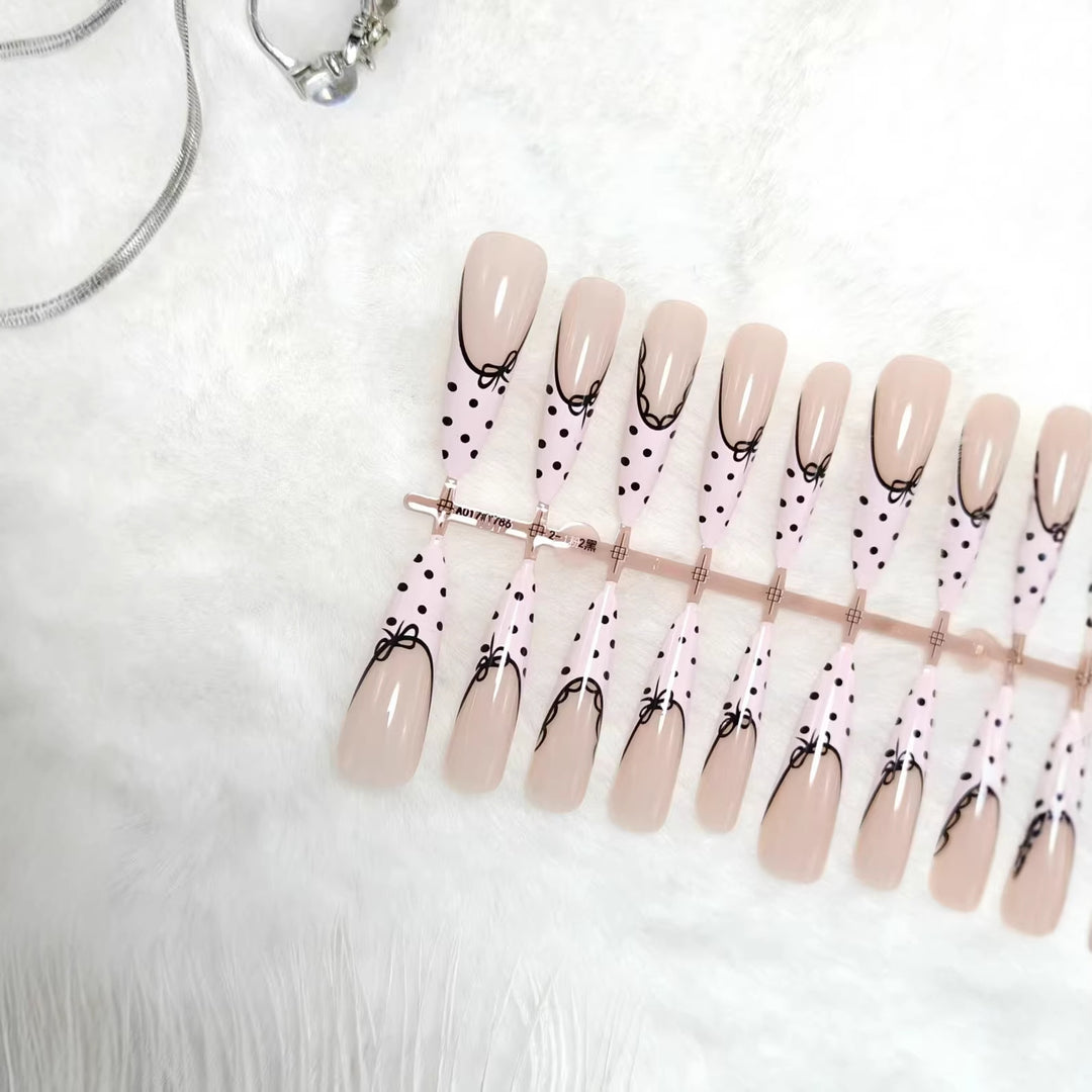 Artificial nail tips with bow pattern Bowlift