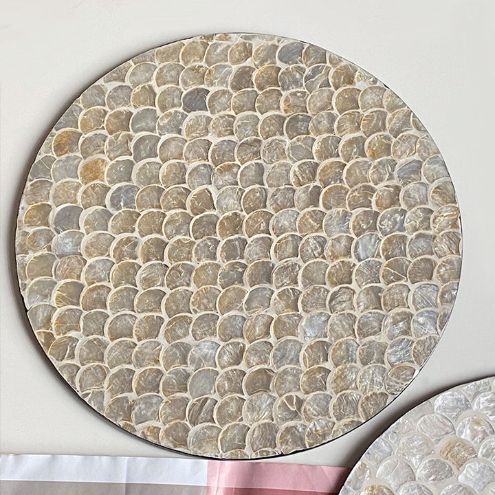 Round serving board made from noble shells Bowlift