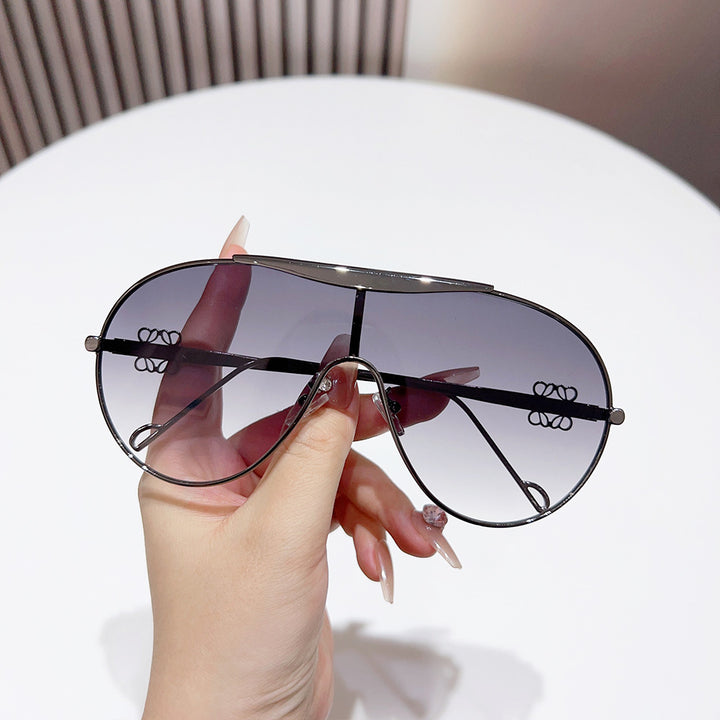 Oversized Aviator Sunglasses with Gradient Lenses Bowlift