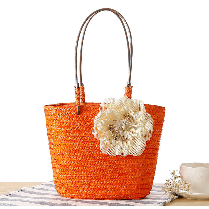 Elegant bast bag with flower appliqué Bowlift
