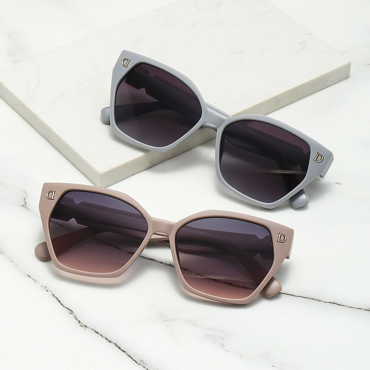 Women Designer Sunglasses in stylish Cat-Eye design with luxurious frame Bowlift