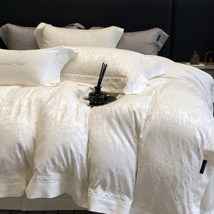 Satin-Jacquard bedding set with subtle texture and elegant trim