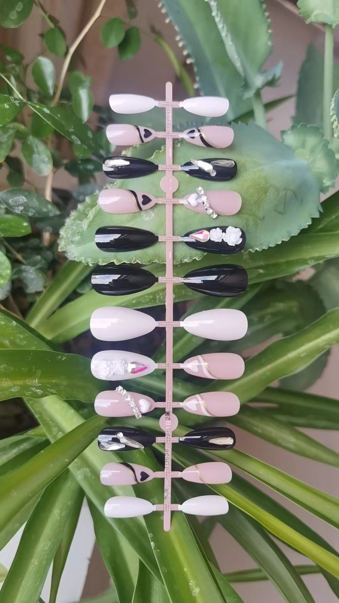Premium Decorative Press-On Nail Set Bowlift