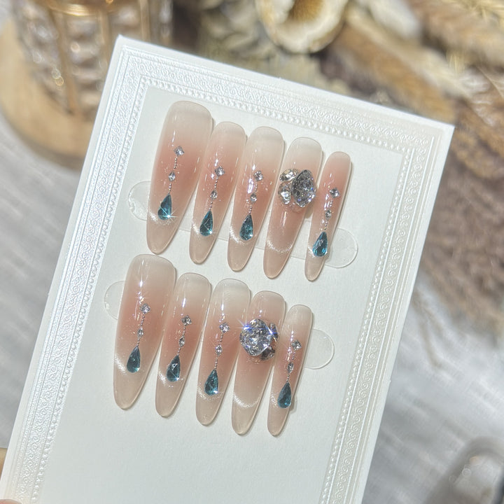 Glamorous Press-On Nail Art Set with Crystal Embellishments Bowlift