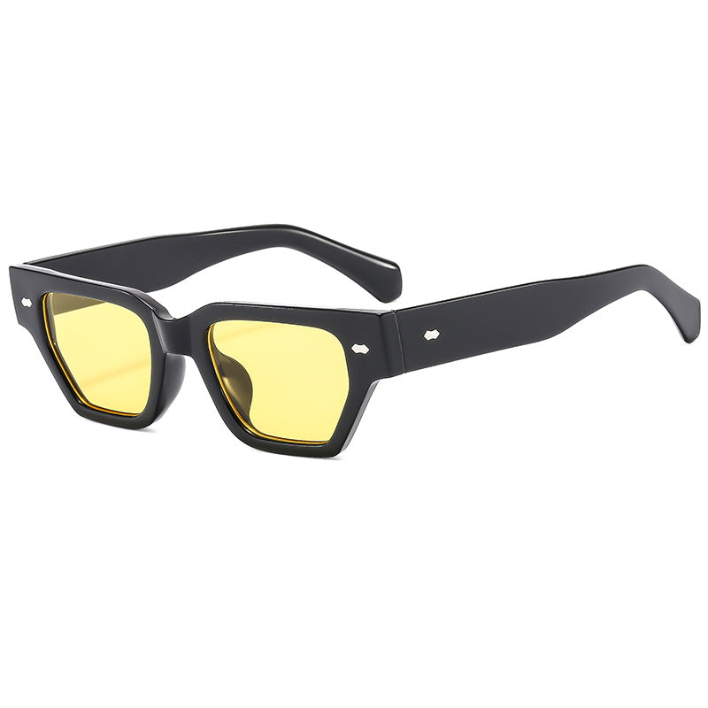 Women’s sunglasses in modern, geometric design with glare-free lenses Bowlift