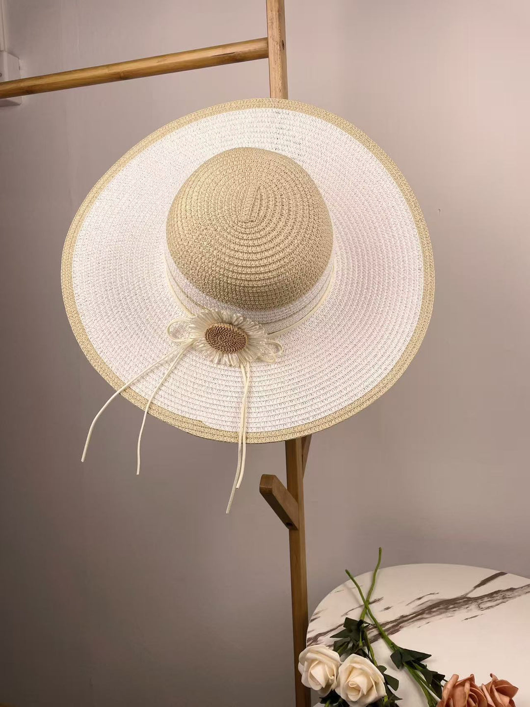 Elegant Beach Bag with Matching Sun Hat Bowlift