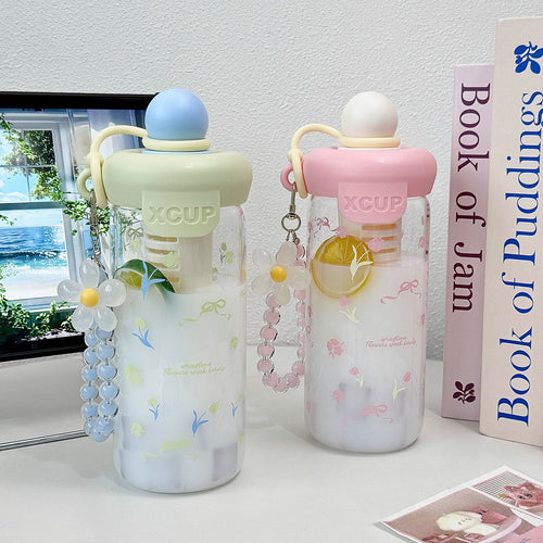 Women's bottle with integrated fruit infuser and Bowlift keychain