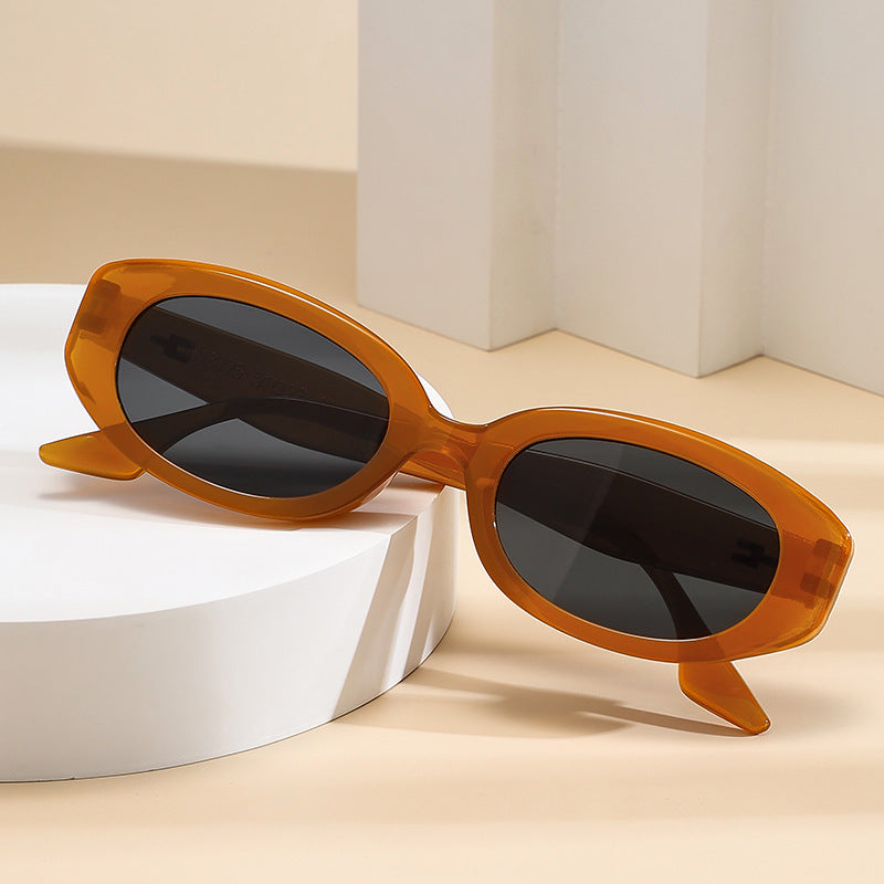 Women's fashionable sunglasses with modern, oval frame Bowlift