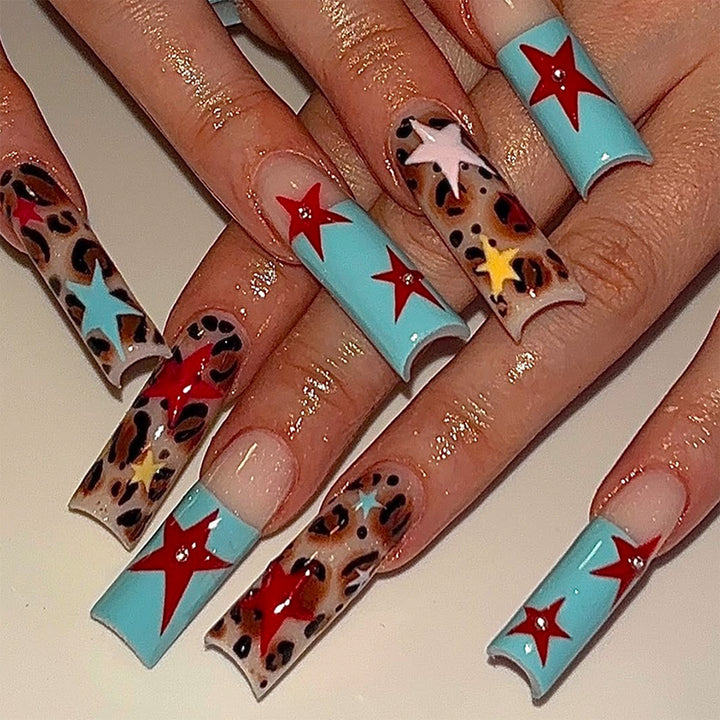 Artificial nails with striking star design Bowlift