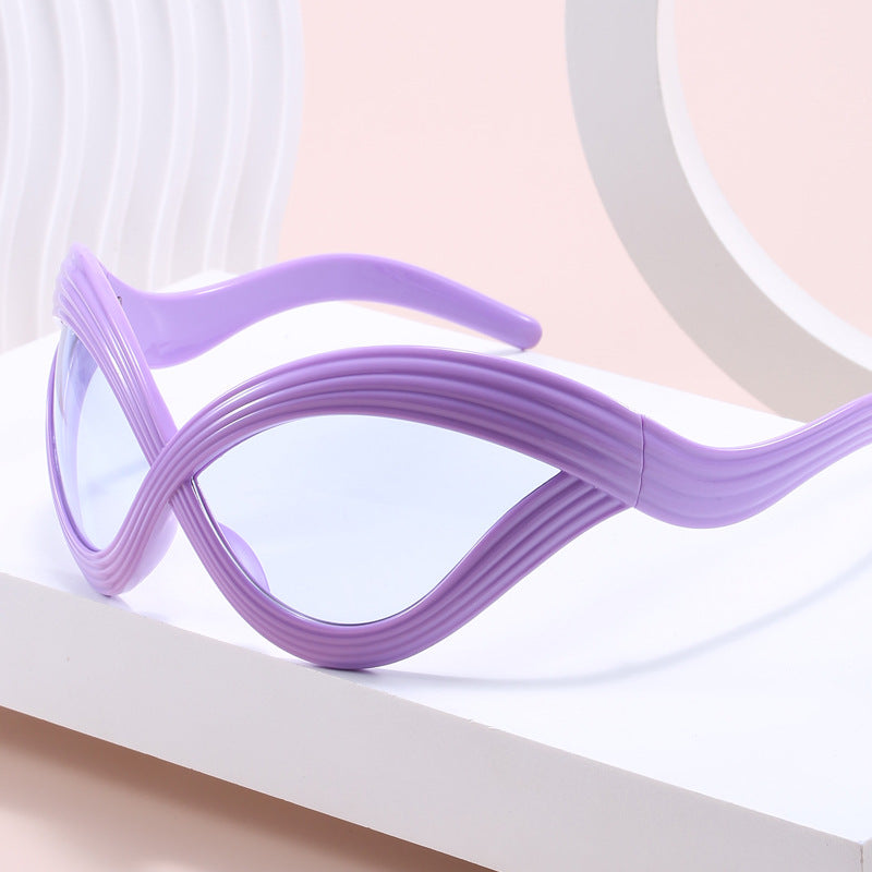 Women trendy designer sunglasses with curved frame Bowlift