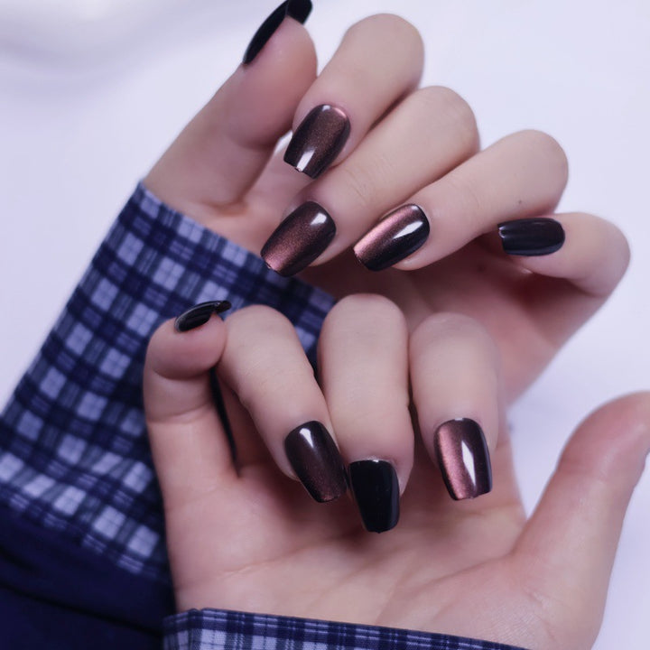 Artificial nails with shimmering metallic finish Bowlift