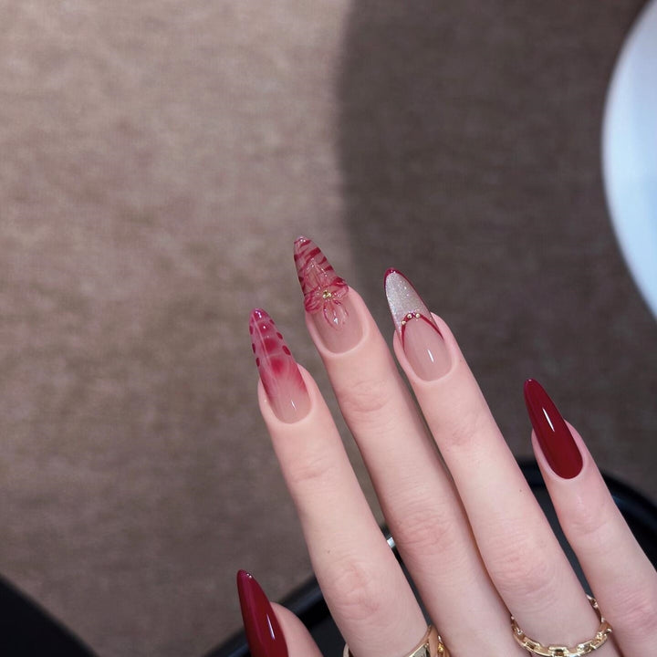 Artificial nails with floral and glamour details Bowlift
