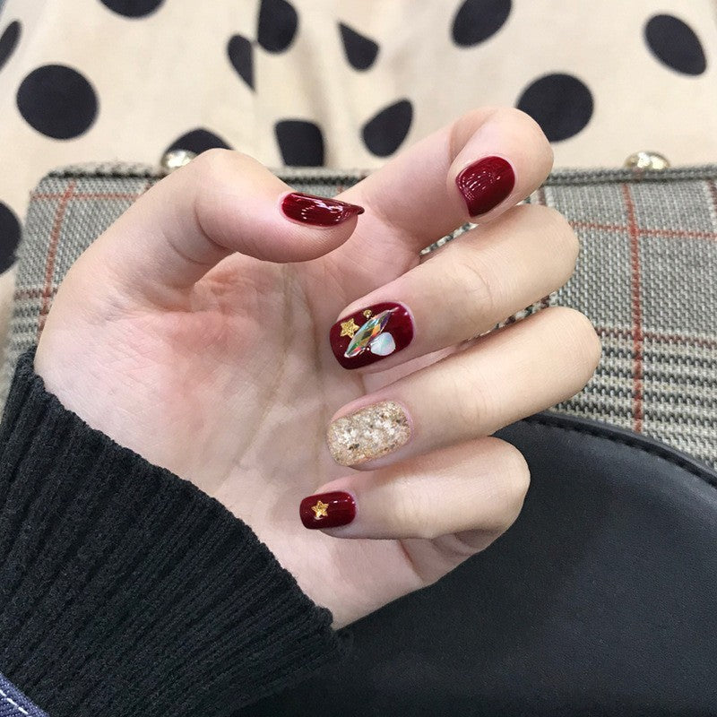 Artful nail extensions with an elegant leaf pattern Bowlift