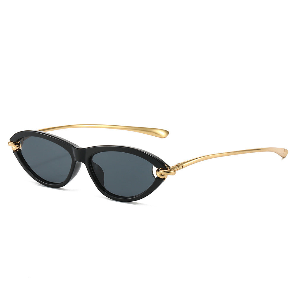 Chic Cat-Eye Sunglasses with Gold Accents Bowlift