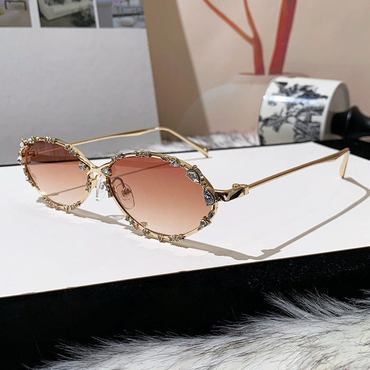 Women's extravagant oversized sunglasses with futuristic design Bowlift