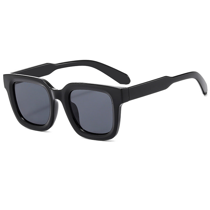 Ladies fashionable sunglasses in striking design Bowlift