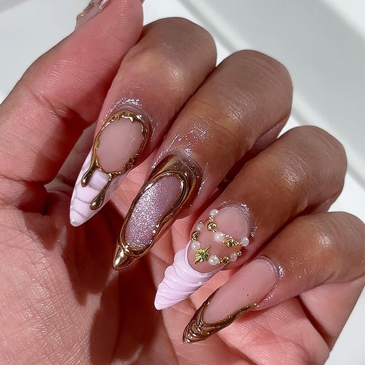Artificial nail set with glamorous gold accents and elegant designs Bowlift