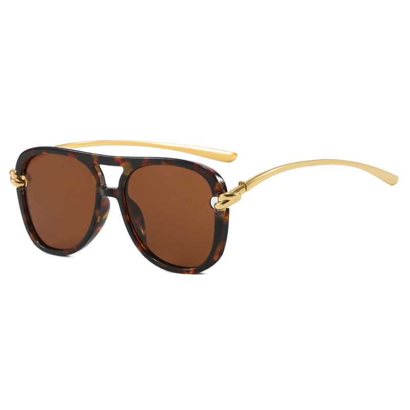 Women's sporty sunglasses with wide plastic frame and UV protection Bowlift
