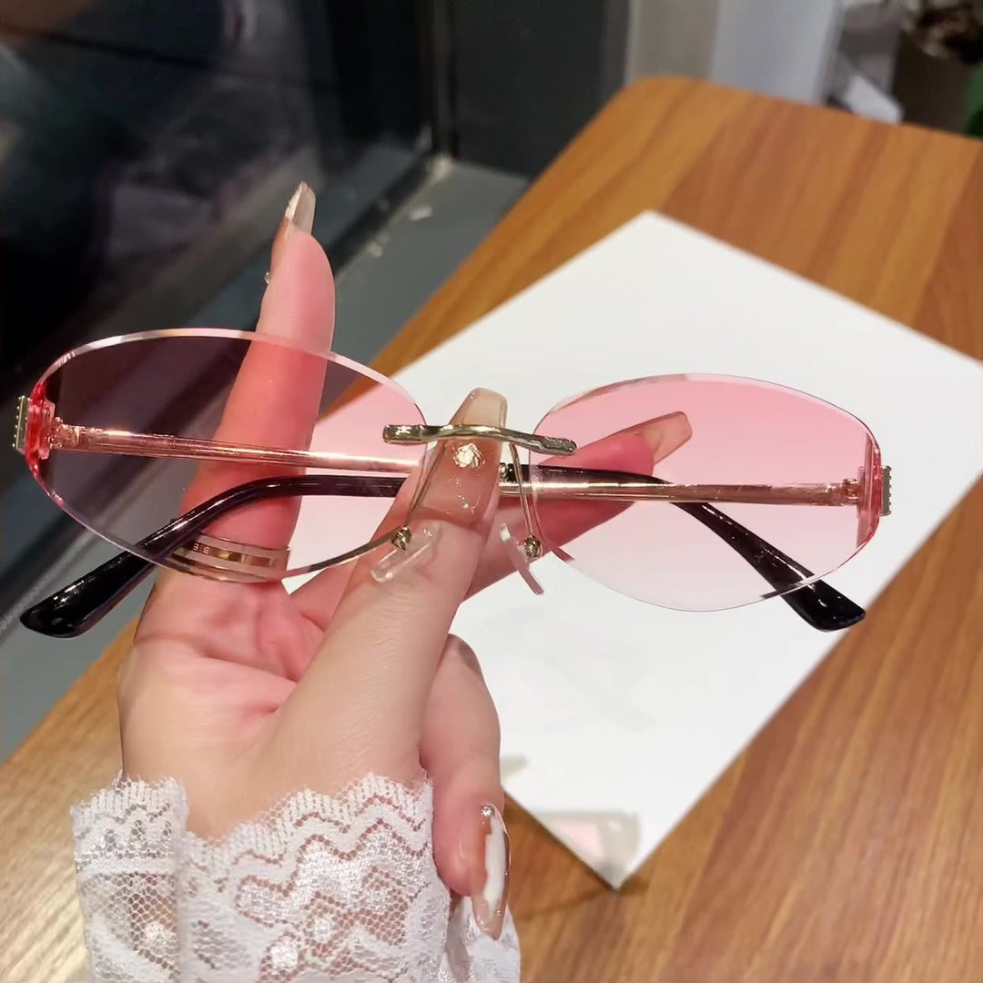 Ladies sunglasses in modern oval design with contrasting frame Bowlift