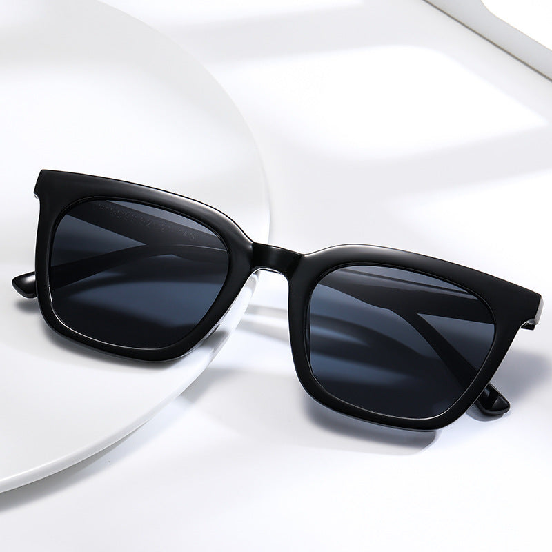 Ladies fashionable sunglasses in bold animal print Bowlift